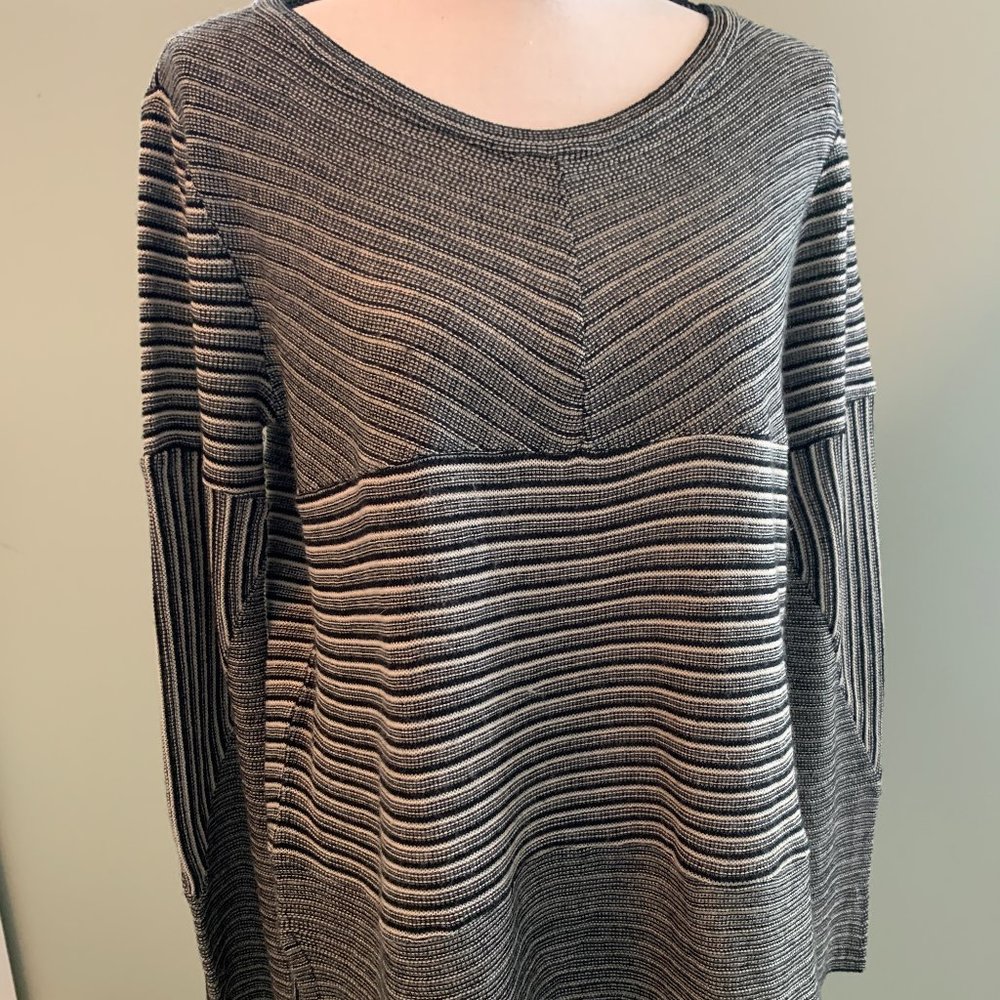 Dakota Collective boxy black/cream sweater